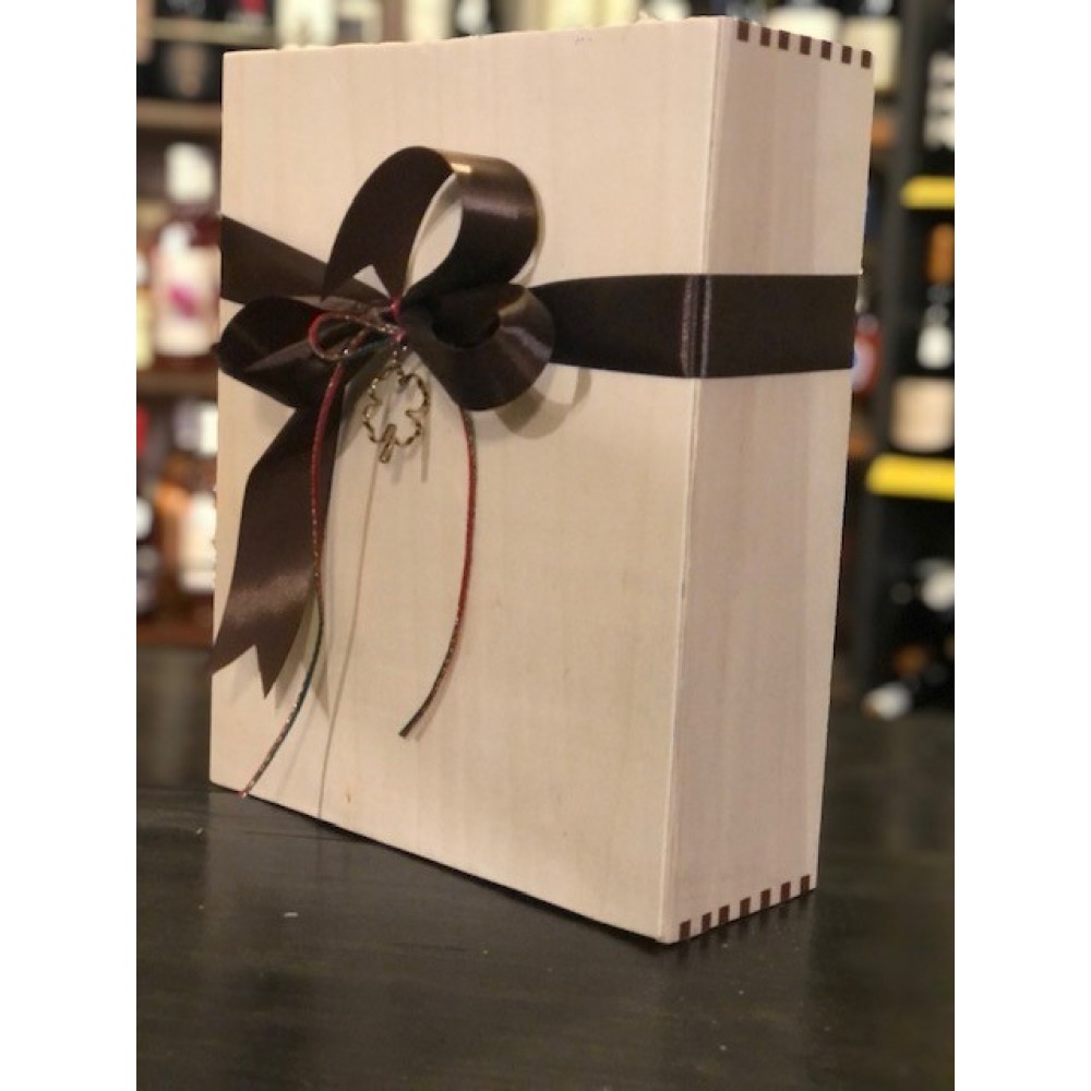 Gift wooden box for 3 bottles wth cover